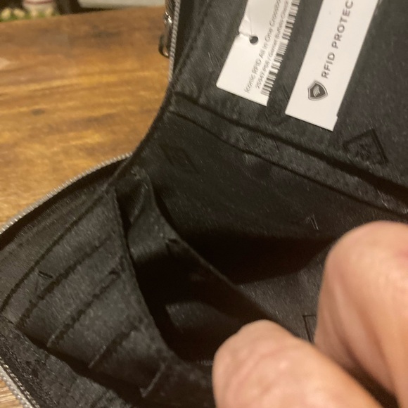 Vera Bradley all in one crossbody wallet/wristlet/purse - Picture 8 of 14